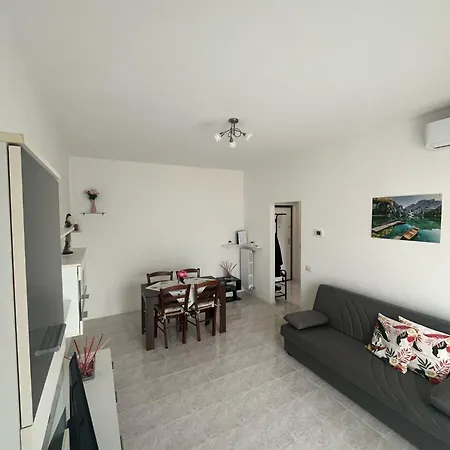 Flori's Apartment *